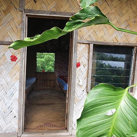 Island Paradise Bungalows Lenkuru Bagian luar foto