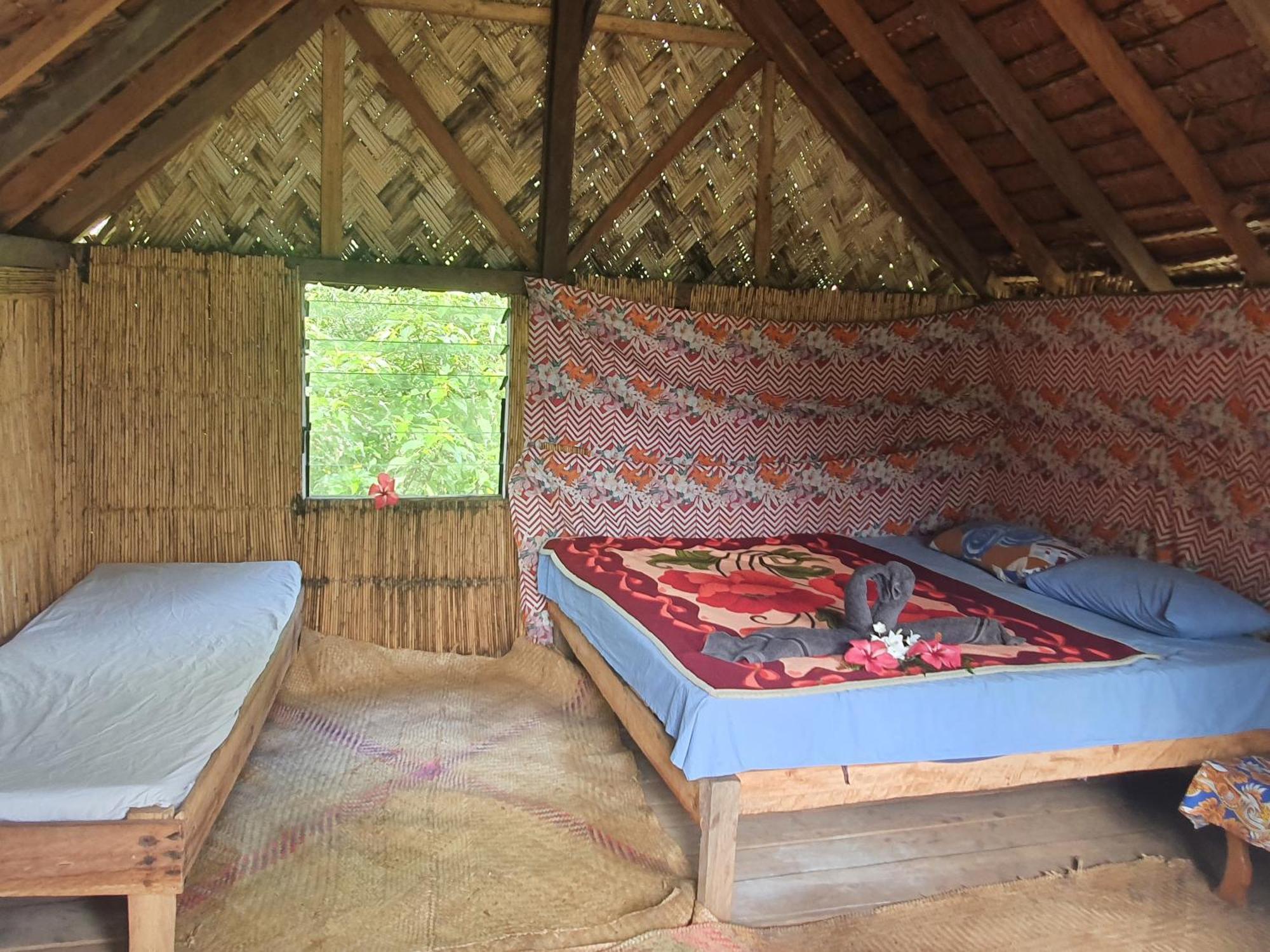 Island Paradise Bungalows Lenkuru Bagian luar foto